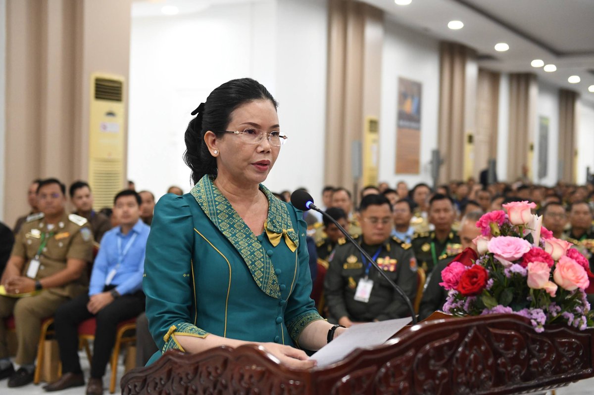 洪森在马德望会见地方官员 约1000名代表出席座谈