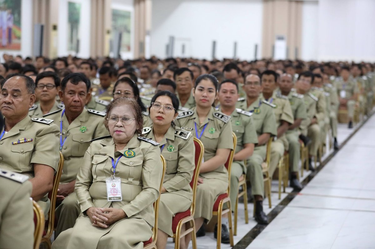 洪森在马德望会见地方官员 约1000名代表出席座谈