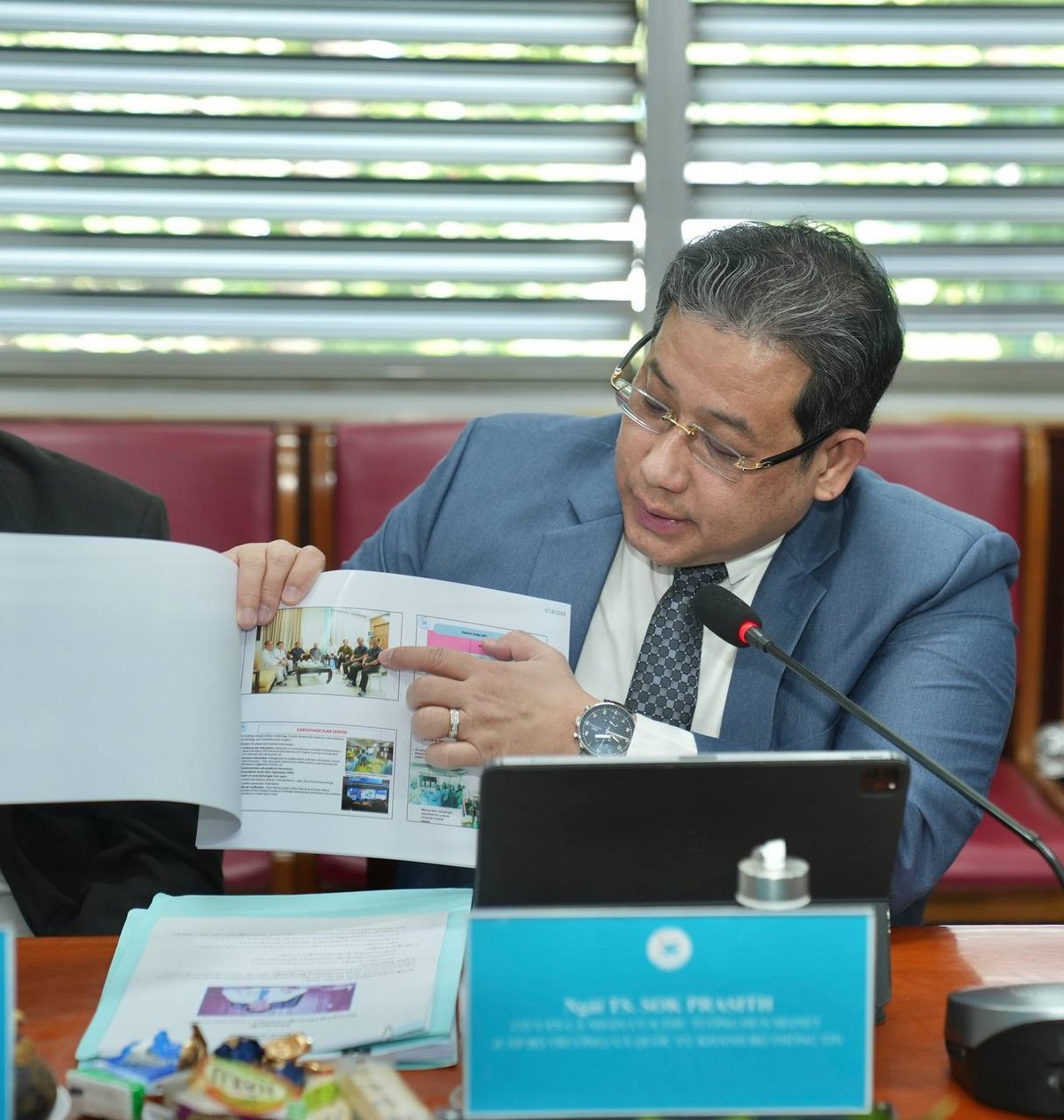 柬埔寨新闻部官员访问越南统一医院 拟签署医疗合作协议