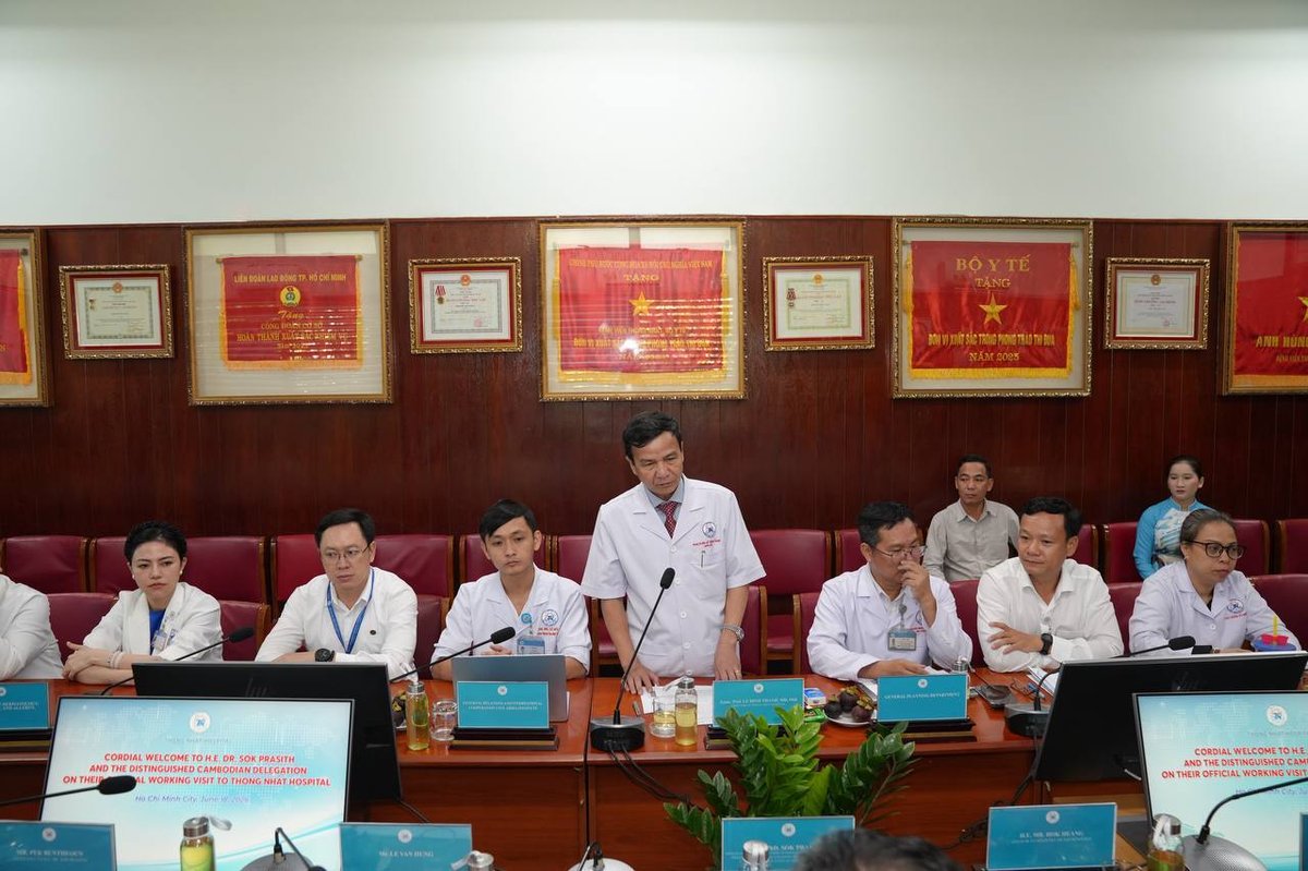 柬埔寨新闻部官员访问越南统一医院 拟签署医疗合作协议
