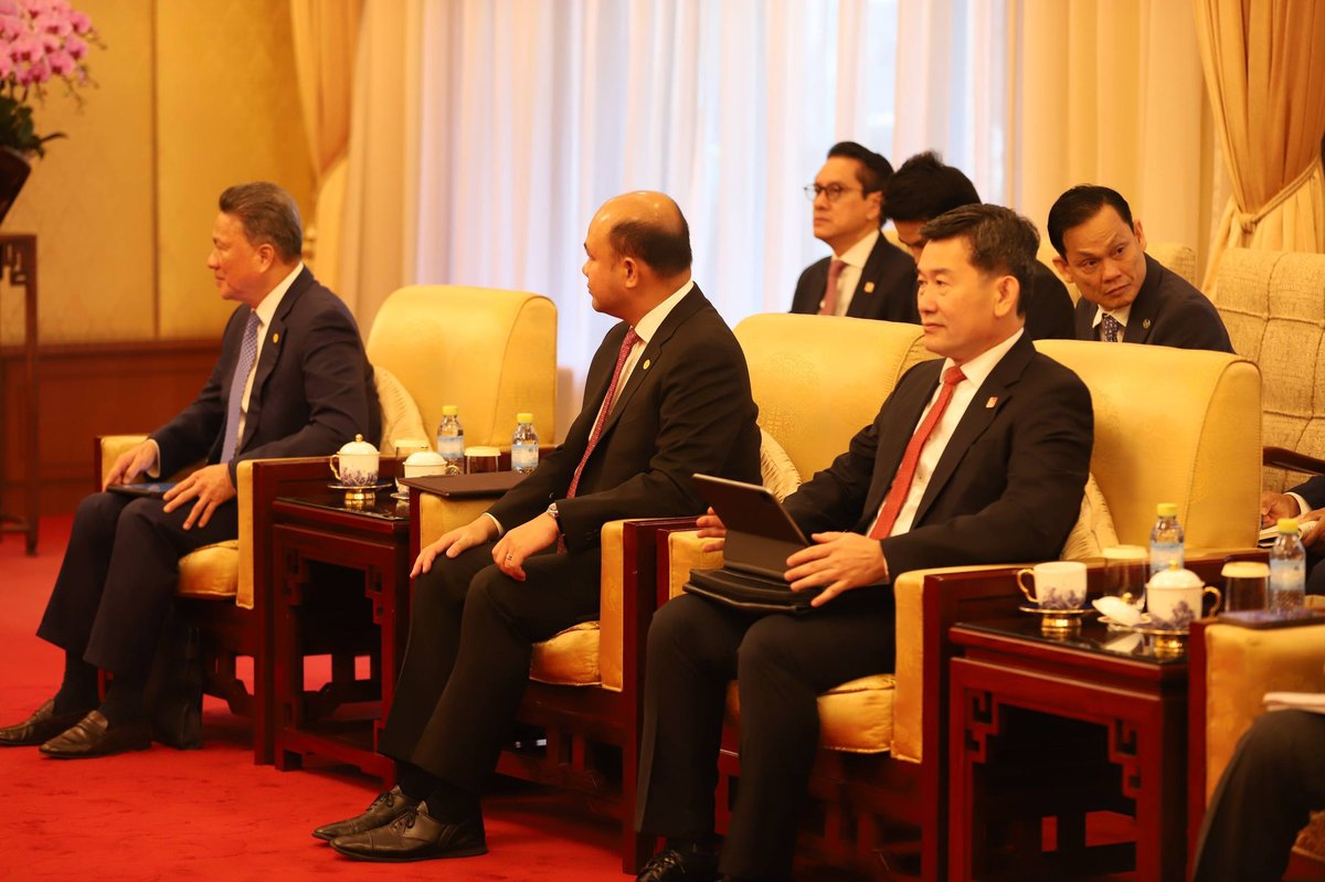 洪森在北京会见中国交通建设集团董事长宋海良