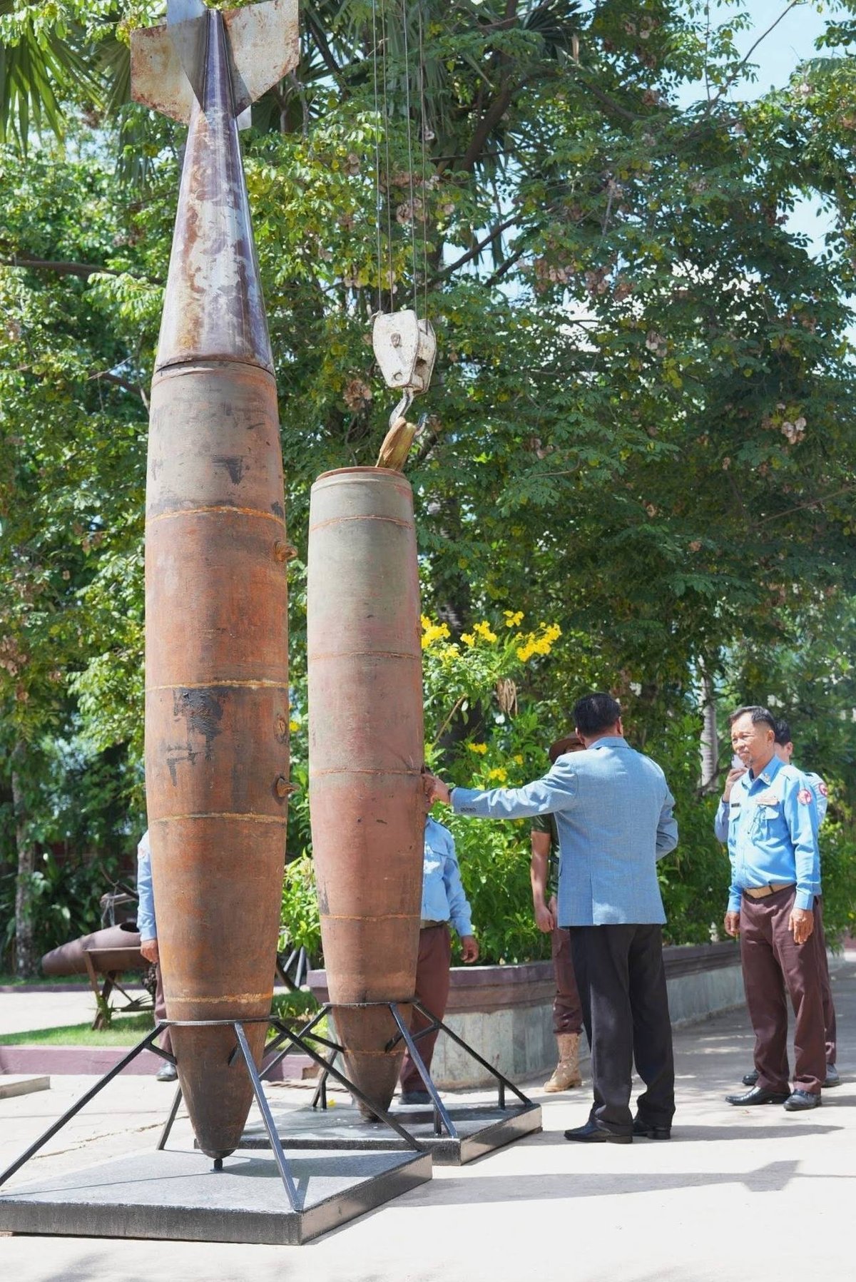 柬埔寨排雷行动中心展示MK-84航空炸弹残骸 作为历史遗迹