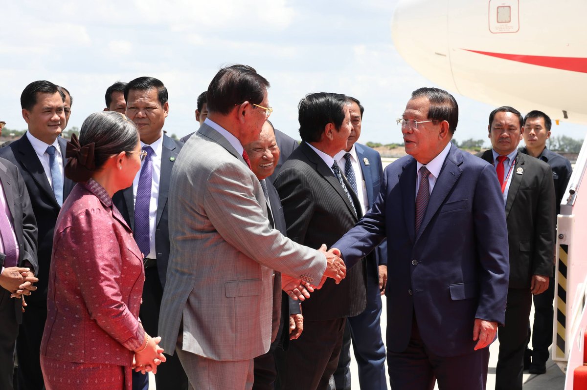 洪森结束访华行程 抵达德崇国际机场
