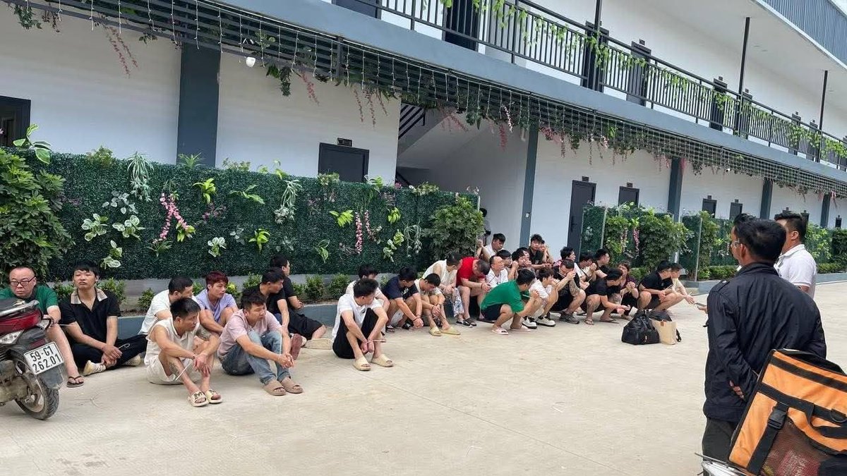 巴域市与磅罗县警方联合行动,成功突击4处涉嫌从事网络诈骗的窝