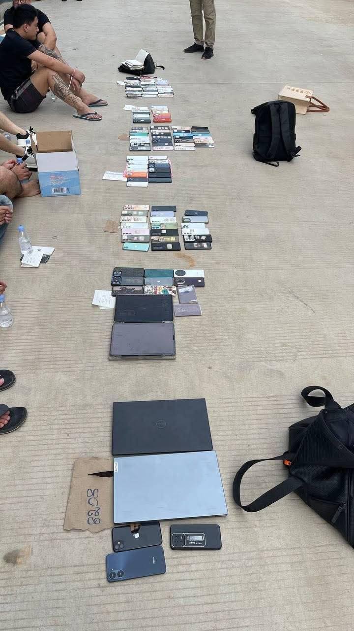 巴域市与磅罗县警方联合行动,成功突击4处涉嫌从事网络诈骗的窝
