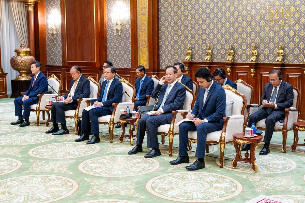 洪森会见哥伦比亚新任大使 双方就加强双边外交关系交换意见