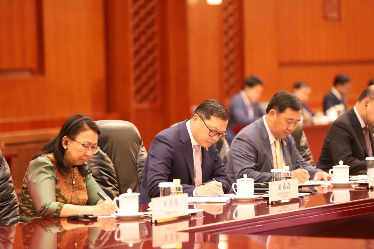 洪森在北京会晤赵乐际 深化柬中立法机构合作