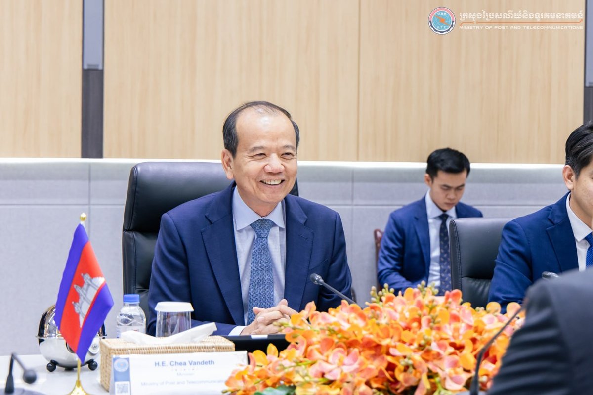 柬埔寨邮电部与新加坡大使会晤 探讨数字电信合作