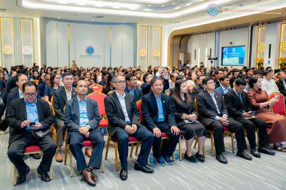 邮电部部长谢万德发表数字技术发展专题演讲