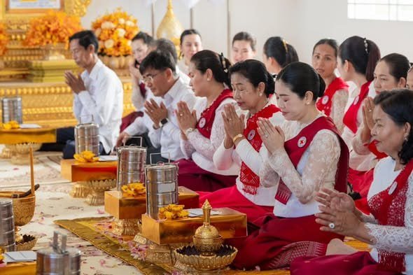 柬埔寨全国庆祝莫尼列太后诞辰 柬埔寨红十字会致贺