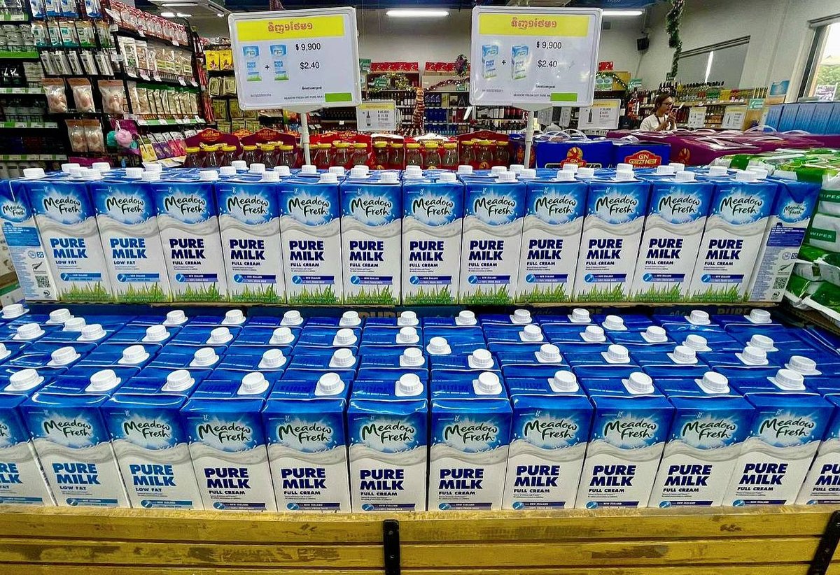 Lim Chheanghak超市Meadow Fresh牛奶