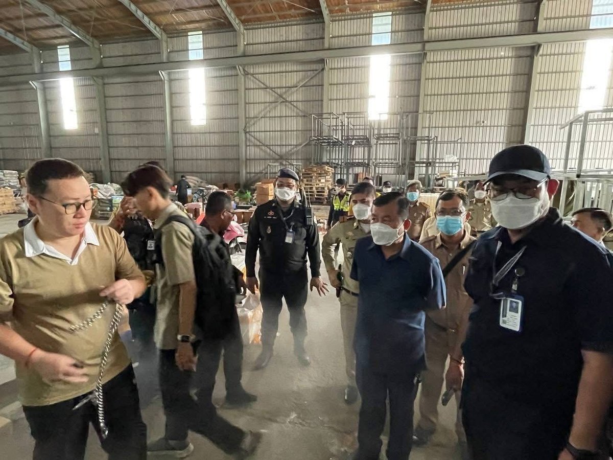 棉芷区查获200箱违规标签冷冻肉品 仓库主被带走调查
