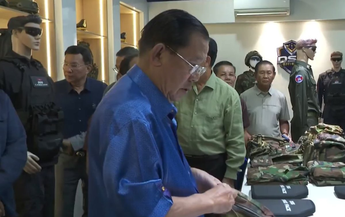 洪森视察马德望军工制造厂 重点考察国防装备产能