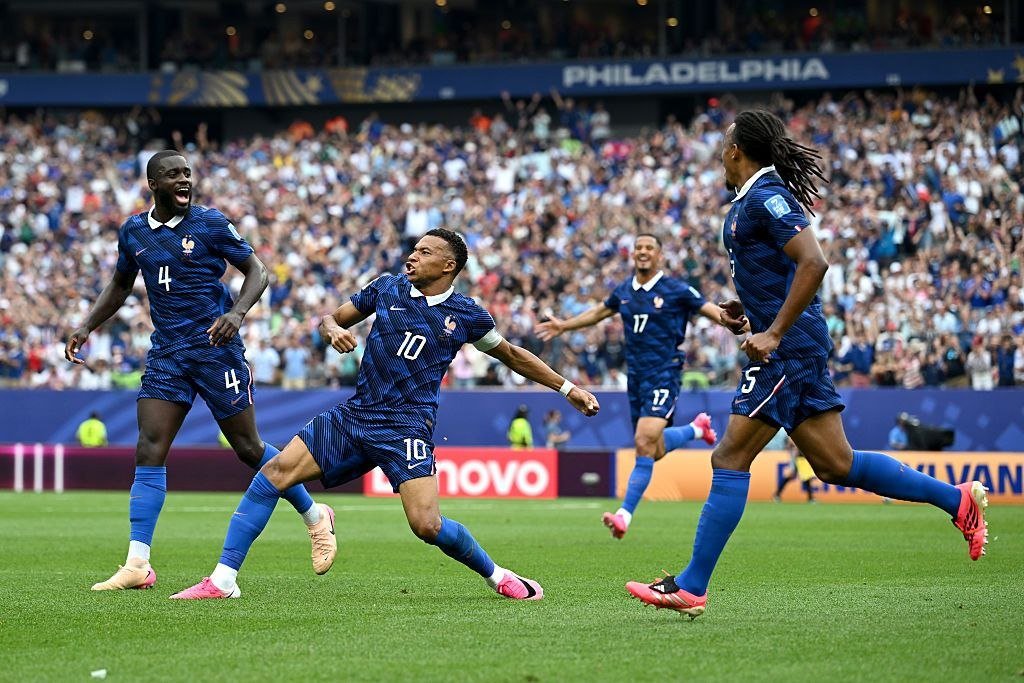 法国队3比0战胜伊拉克队 2026世界杯表现强劲