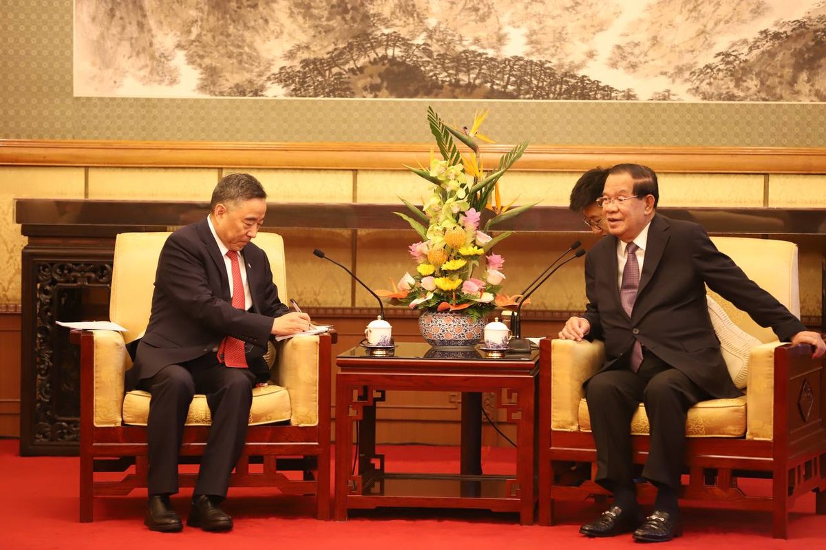 洪森在京会见中国交通建设集团董事长宋海良