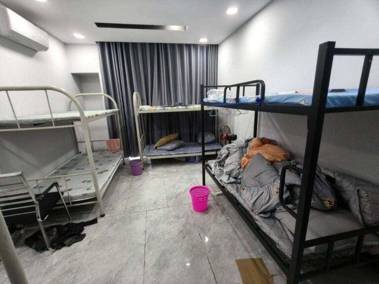 堆谷区未完工工地发现大量诈骗设备 嫌疑人已逃离