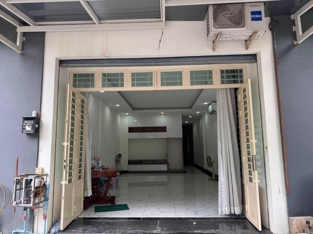 森速区3层店屋出售 售价$18万 硬产权4房5卫