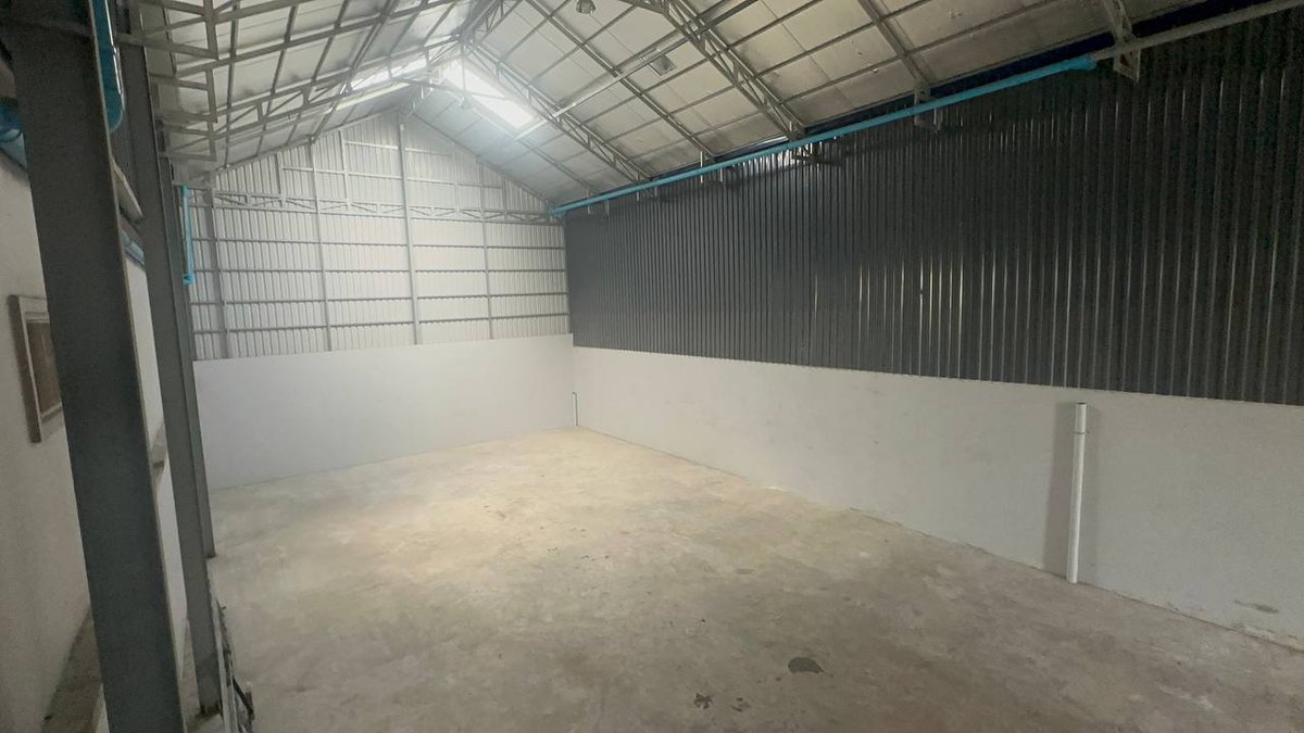 金边森速区现有仓库出租,面积11米×26米,配套2间办公室或