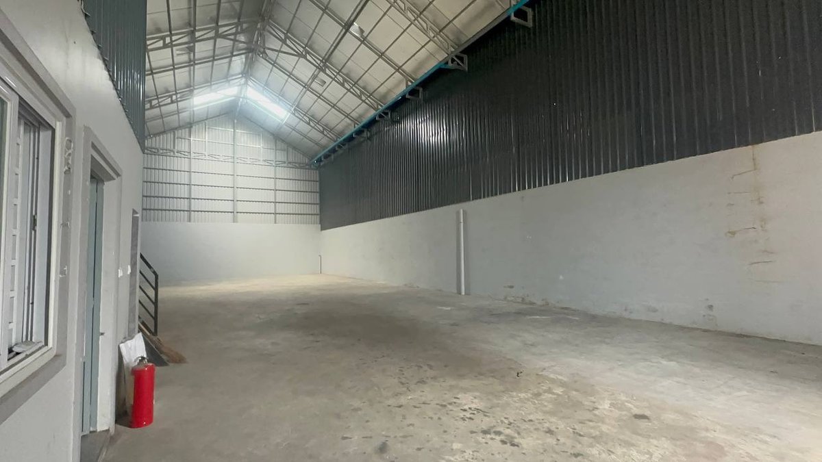 金边森速区现有仓库出租,面积11米×26米,配套2间办公室或