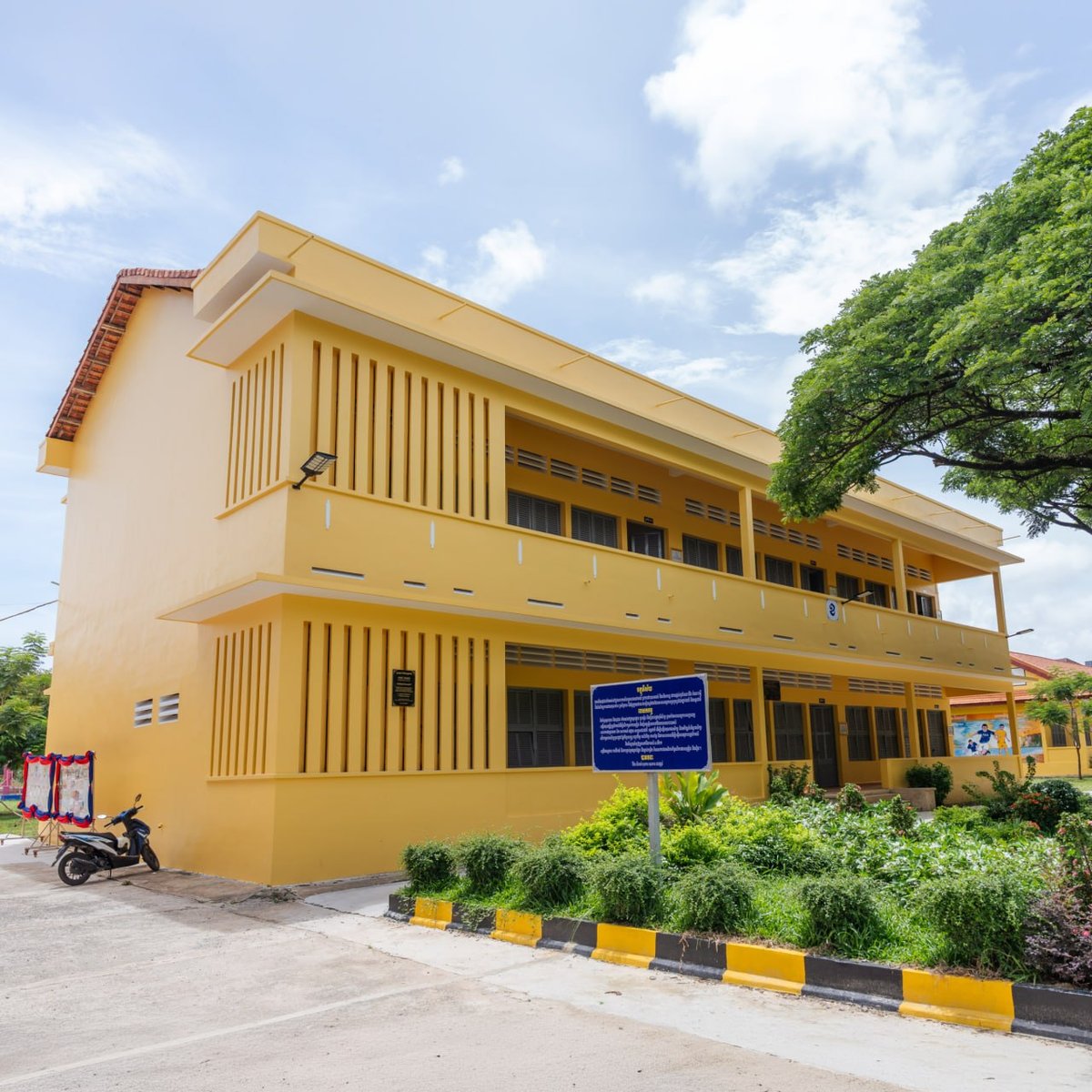 ABA银行出资翻新西哈努克省西哈努克市中学 改善教学环境