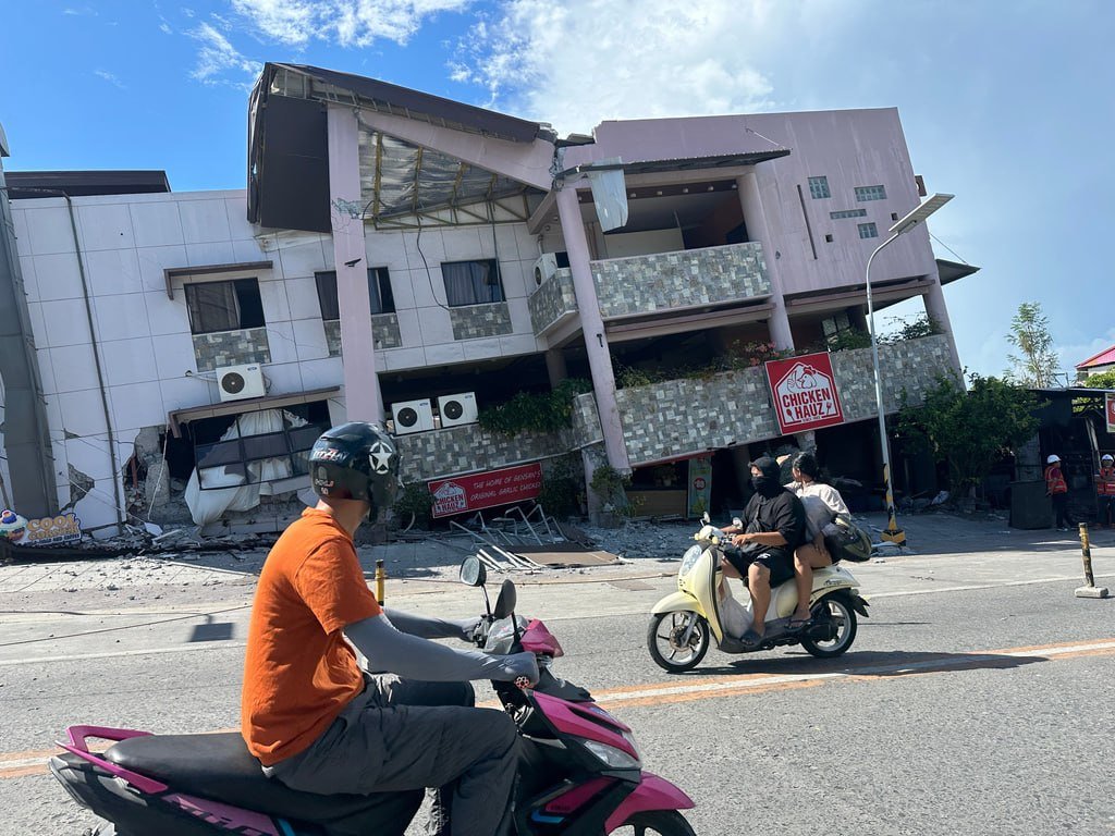 菲律宾南部发生7.8级强震 已致19人遇难引发海啸