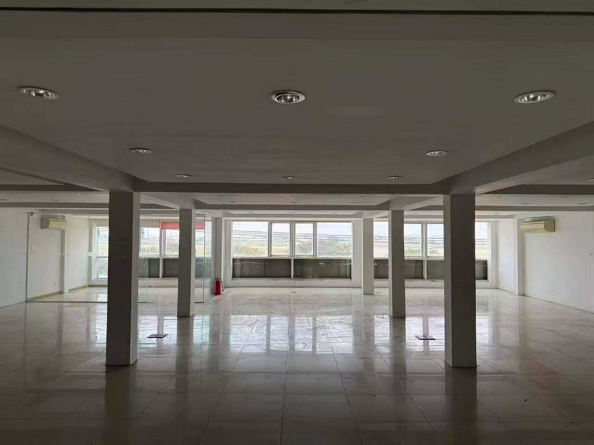 金边俄罗斯大道正对金边国际机场(旧机场)的临街商业楼现正招租