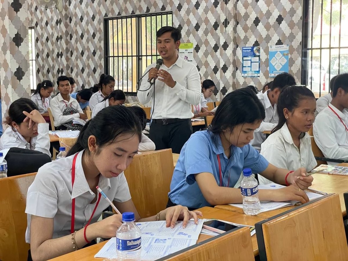 国家就业与职业培训局在波雷普诺区举办高中生职业规划讲座