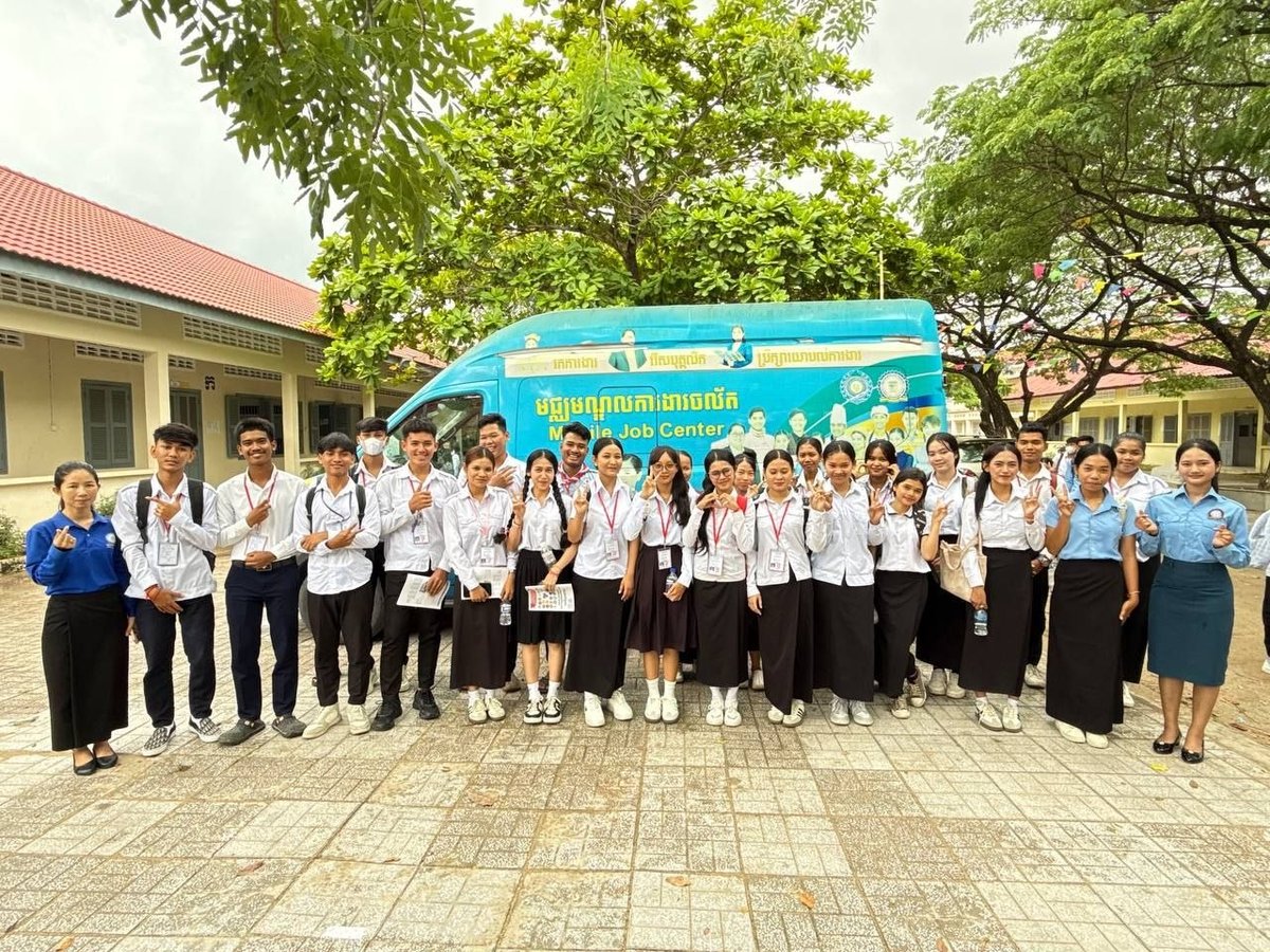 国家就业与职业培训局在波雷普诺区举办高中生职业规划讲座