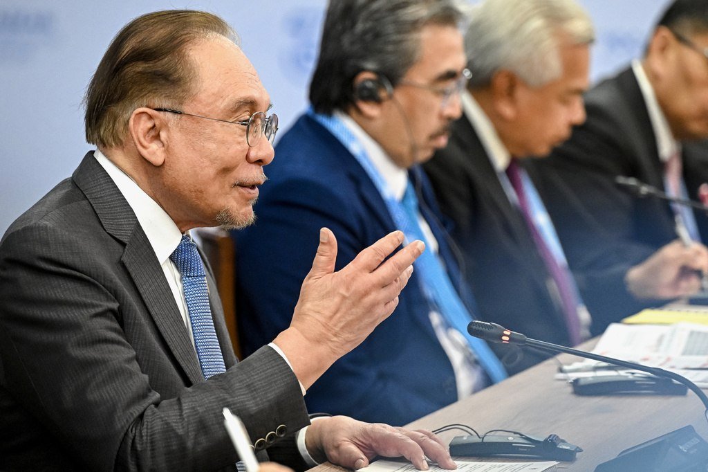 俄罗斯寻求加强与东盟经贸联系 普京会见东盟领导人