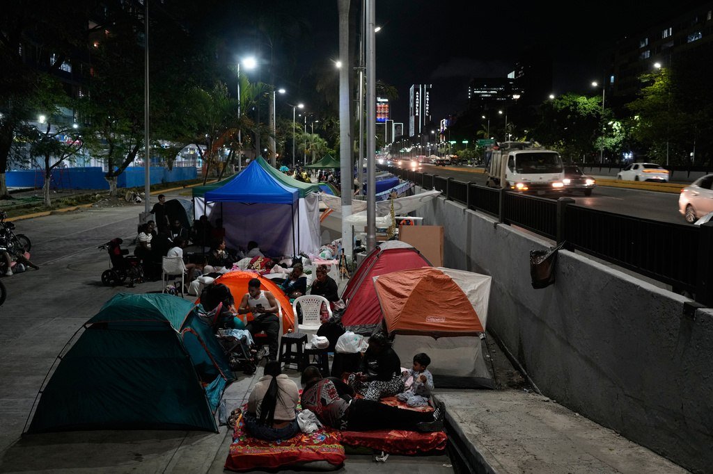 委内瑞拉遭遇双重地震袭击 已致230人遇难