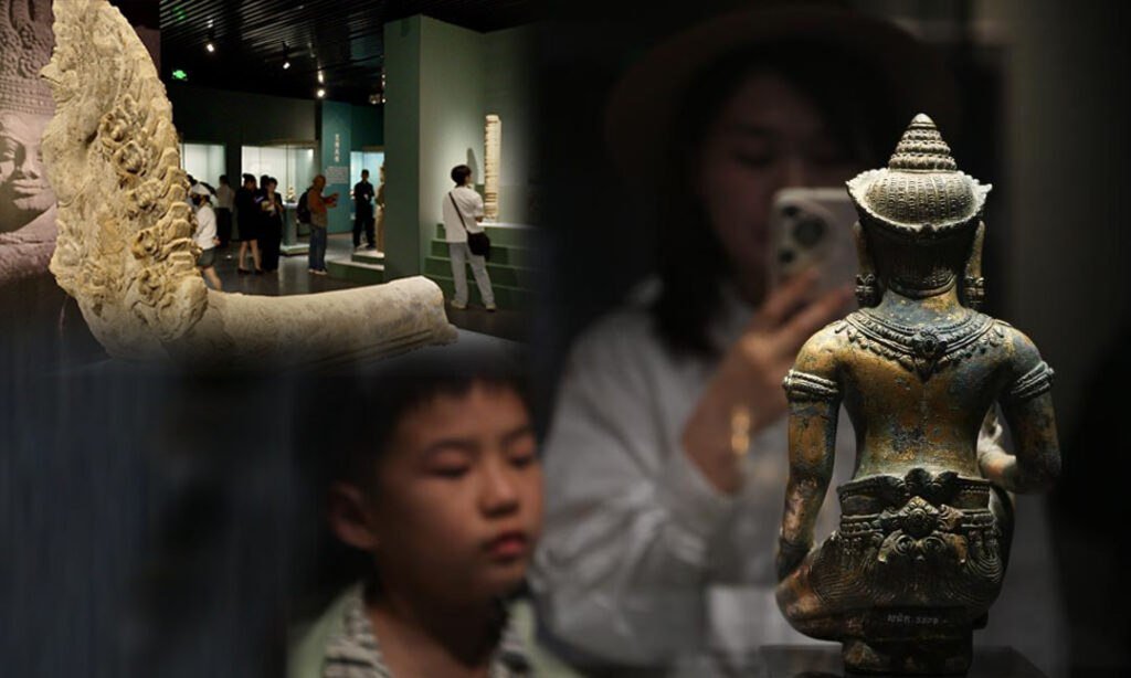 柬埔寨千年古迹文物在陕西历史博物馆展出 吸引大量中国游客