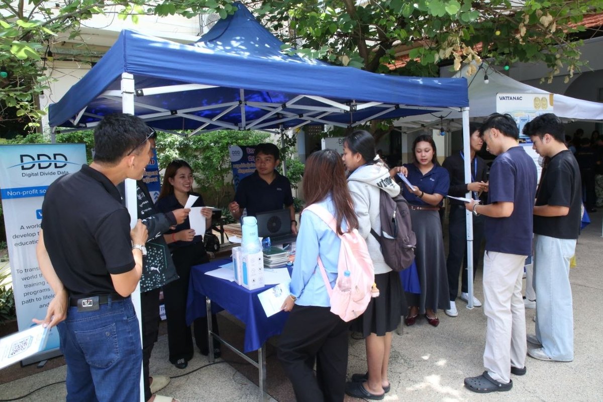 国家就业中心与国立管理大学联合举办招聘会,现场提供4122个