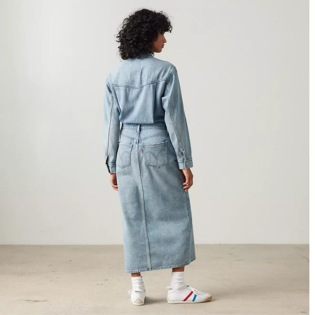 Levi's柬埔寨推出经典牛仔衬衫裙 门店现已上架