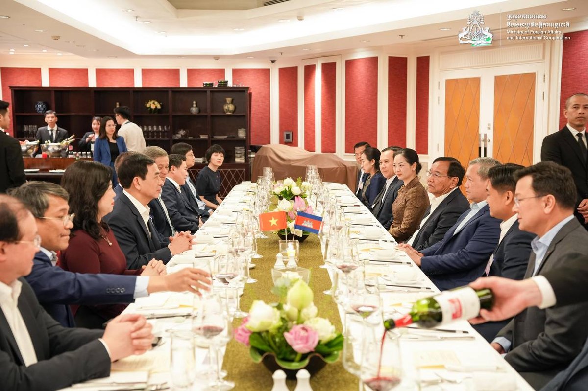 洪玛奈总理赴越南出席第三届东盟未来论坛 随行人员包括布拉索昆