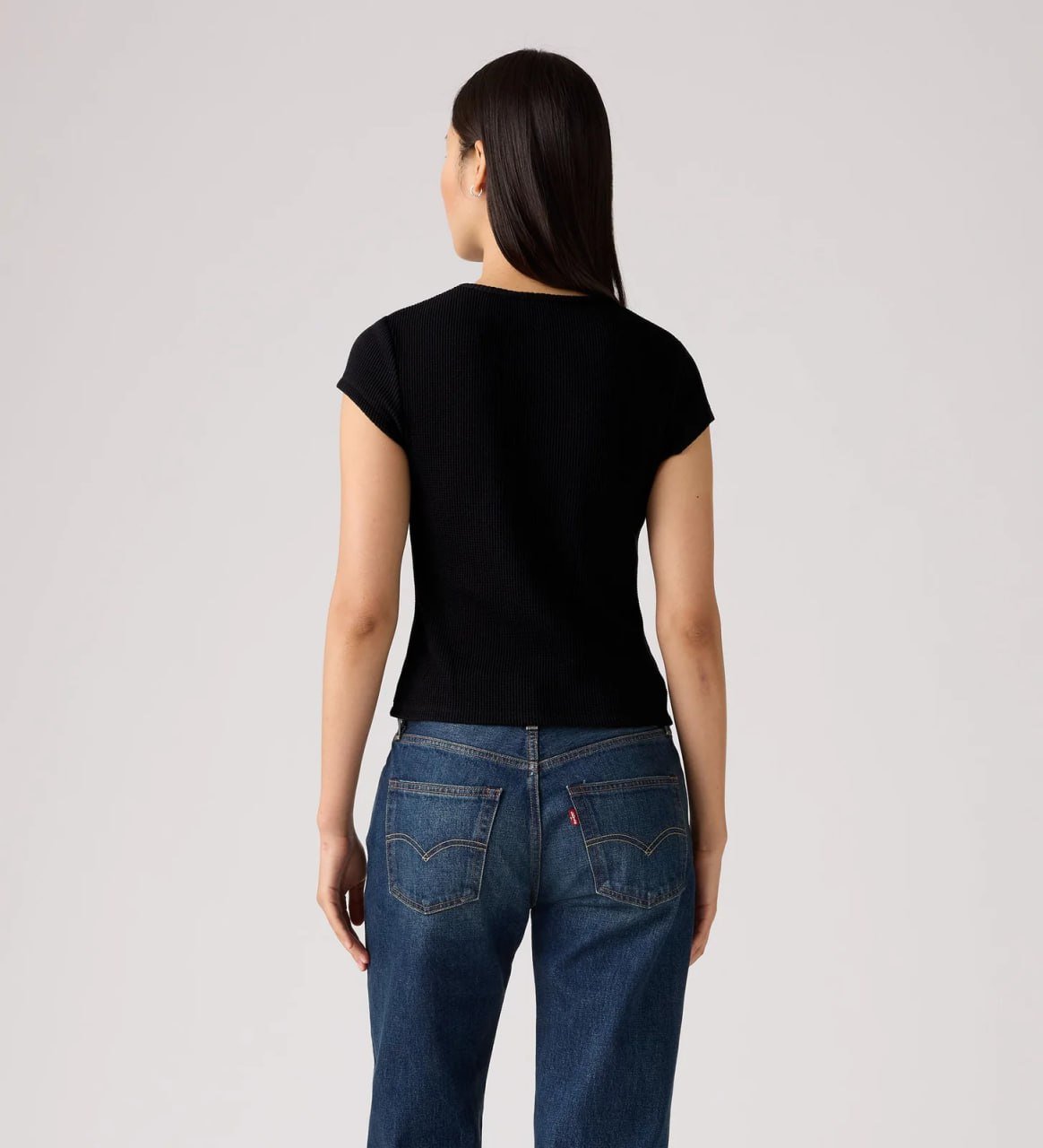 Levi's柬埔寨经典款T恤热销 门店及线上同步发售