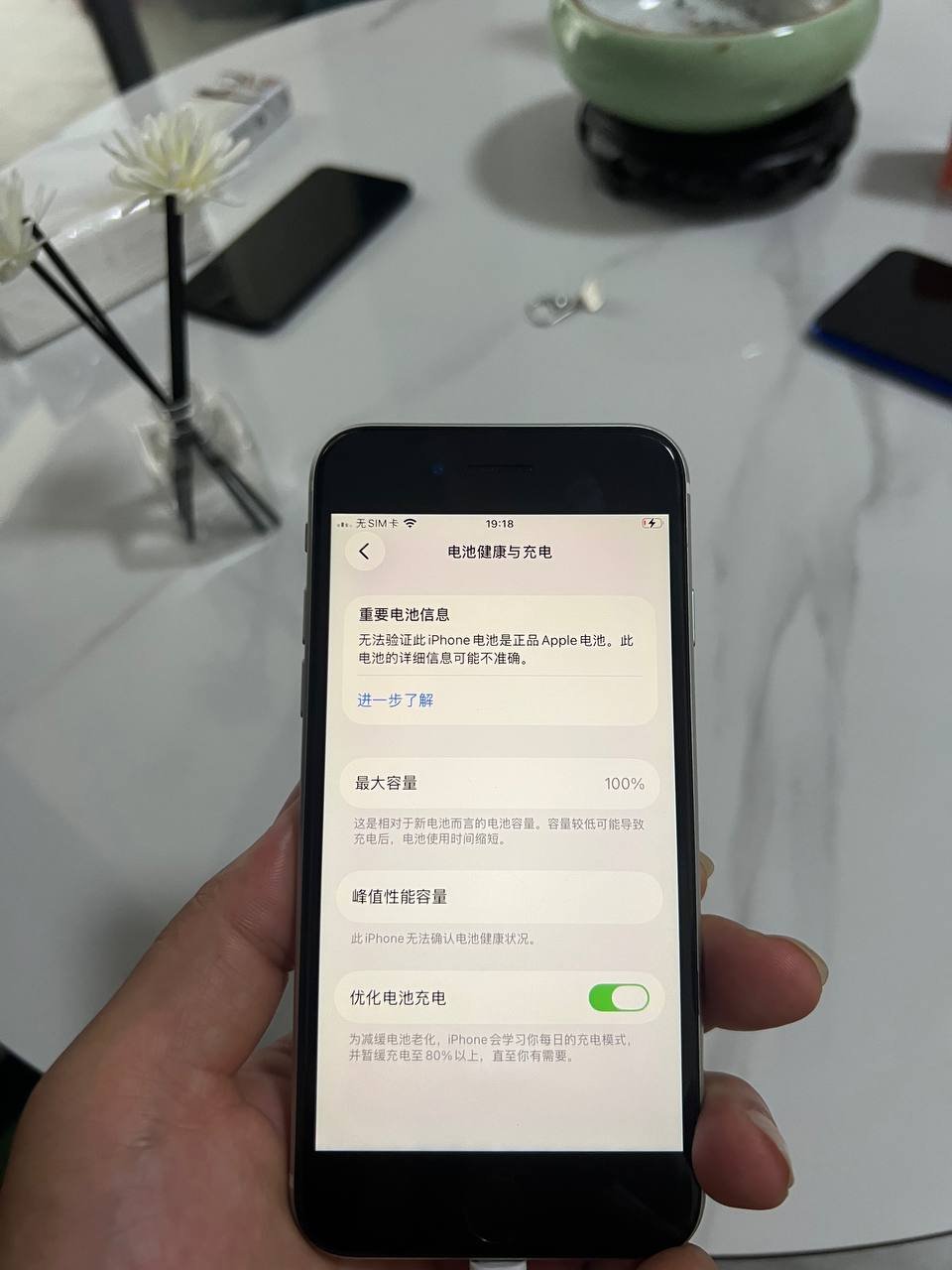 西港转让苹果SE2手机 $60 电池效率100% 9成新