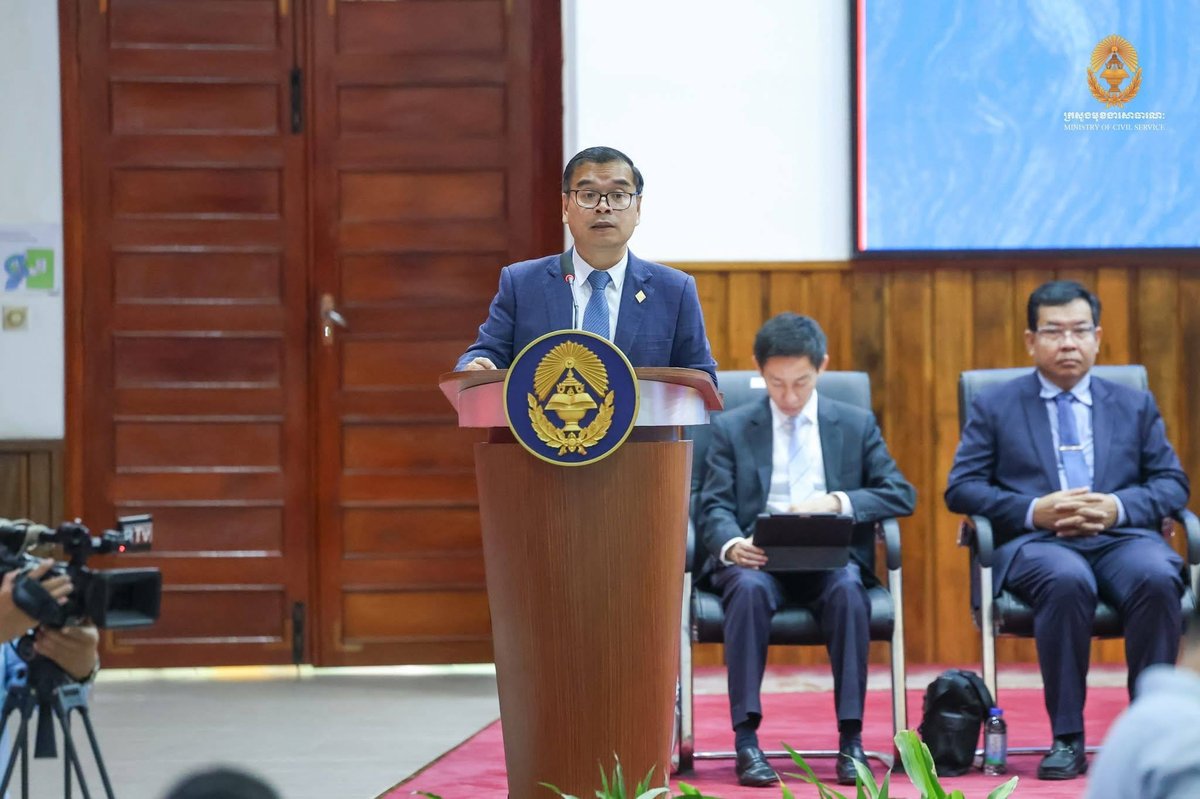 洪玛尼在皇家行政学院举办公共行政改革讲座 800名官员参加