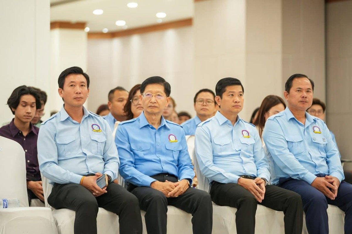 柬埔寨青年联合会主席洪玛尼主持了文学创作颁奖典礼,以庆祝太后