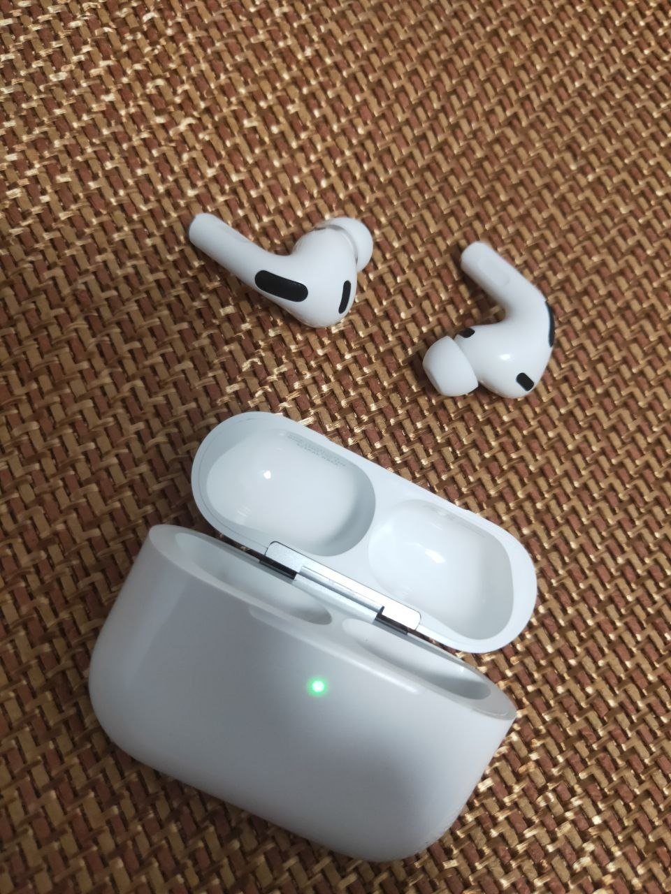 西港转让苹果AirPods Pro及Max耳机 售价$120