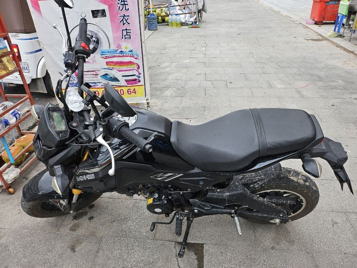 西港转让2025年摩托车 仅行驶4000公里 售价$550