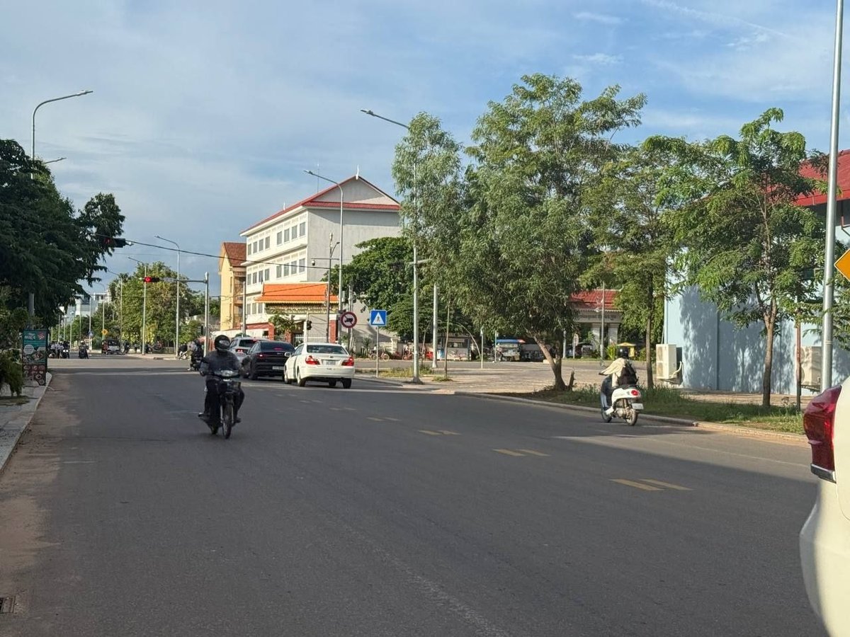 暹粒市Svay Dangkum商铺出售 临40米主路 售价$