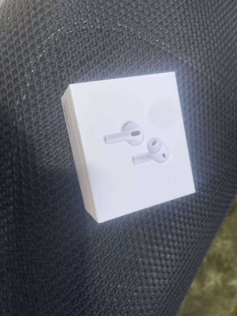 西港转让苹果AirPods Pro 3耳机 售价$180可议