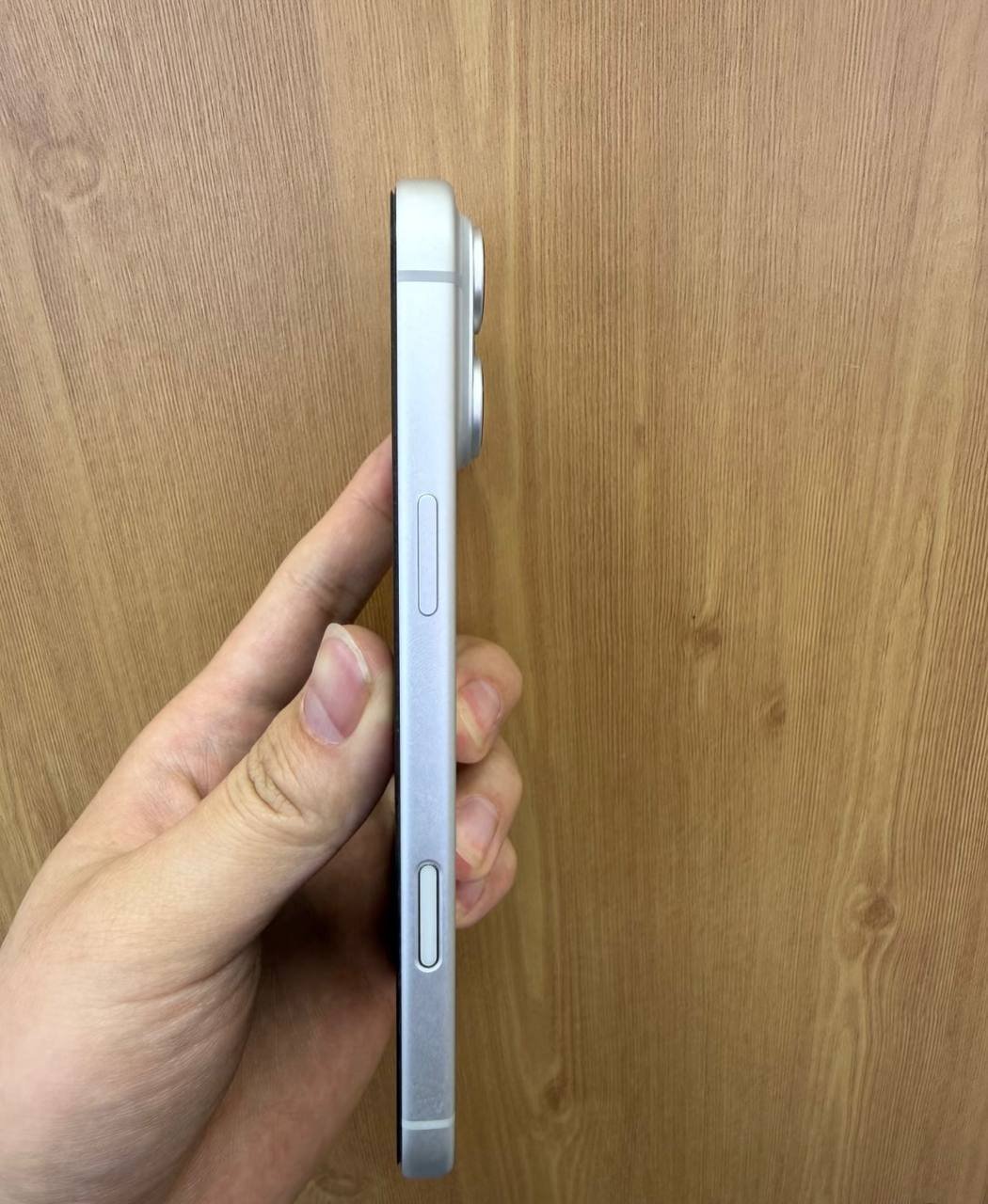 苹果17ProMax转让 $560 边框磨损后盖受损 电池9