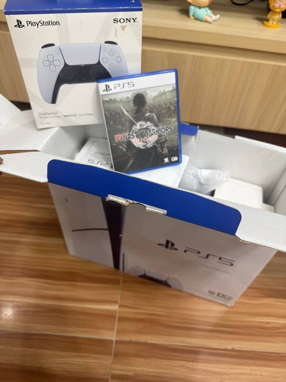 西港转让PS5游戏机带双摇杆 附赠光碟仅售$400
