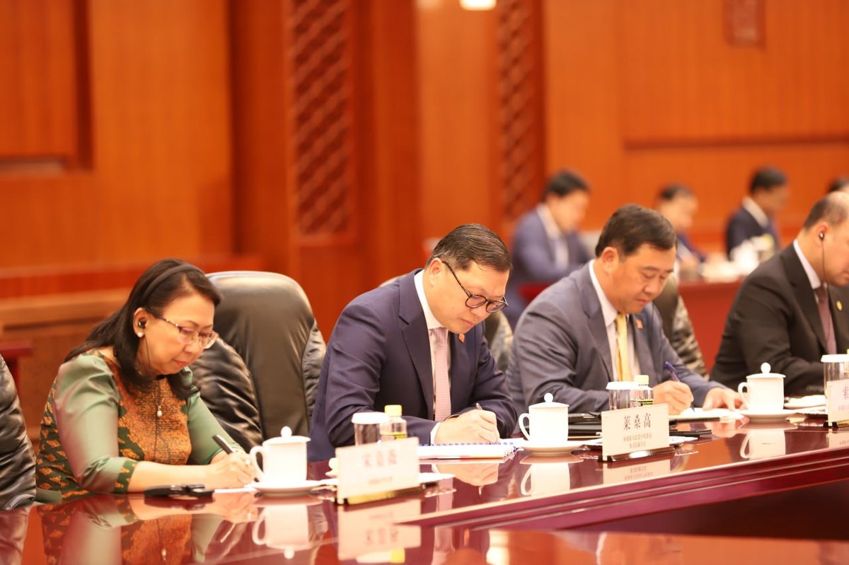 洪森在北京会晤赵乐际 深化柬中立法机构高层合作