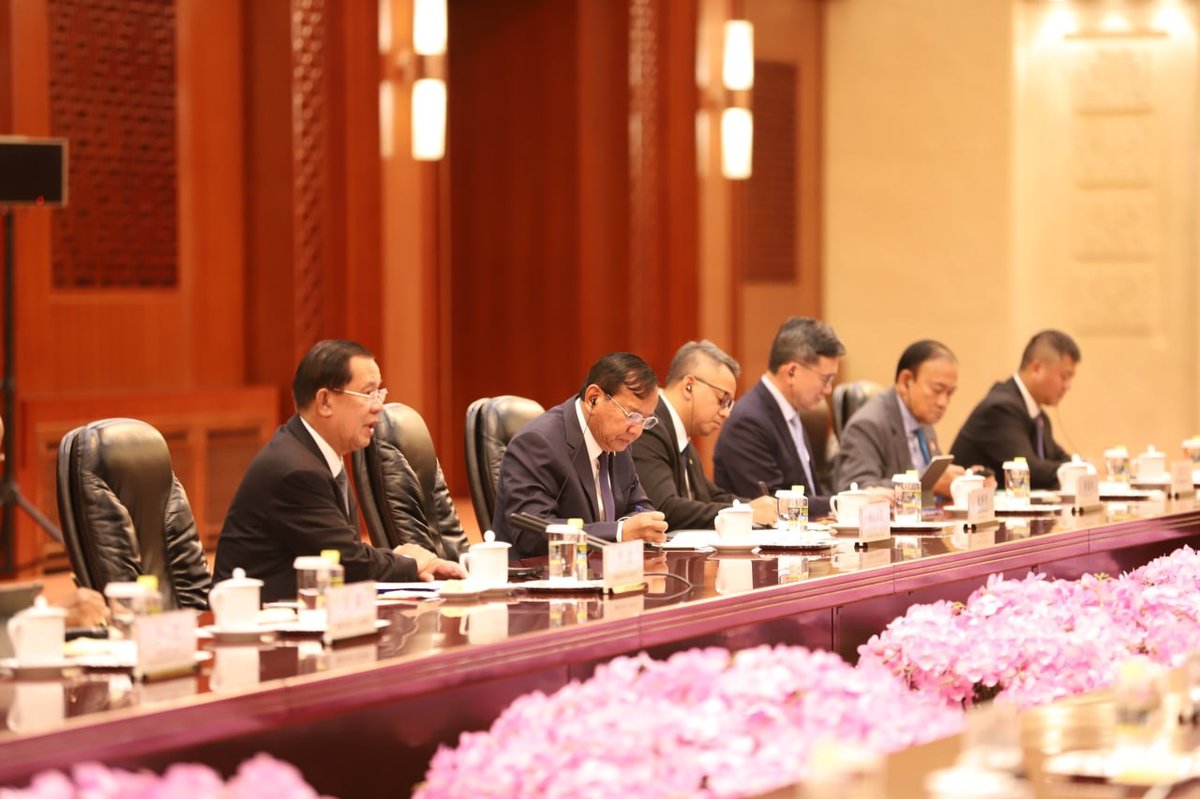 洪森在北京会晤赵乐际 深化柬中立法机构高层合作