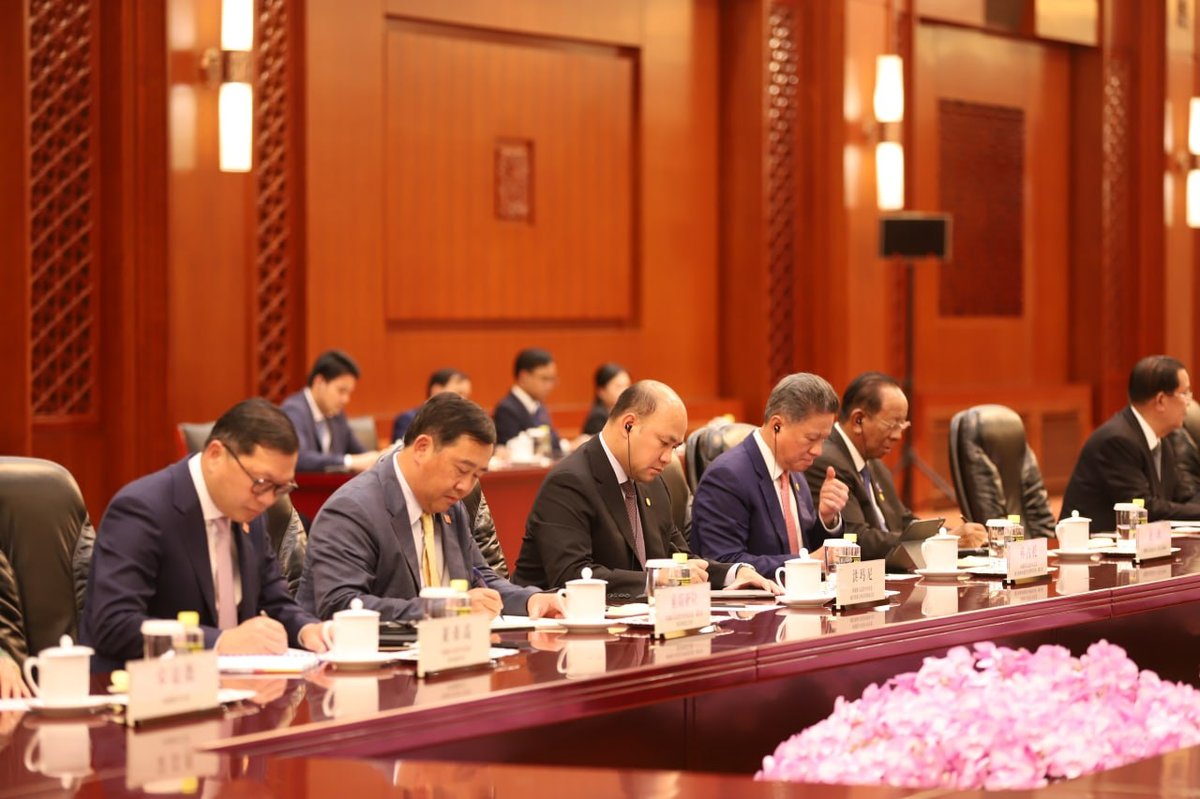 洪森在北京会晤赵乐际 深化柬中立法机构高层合作