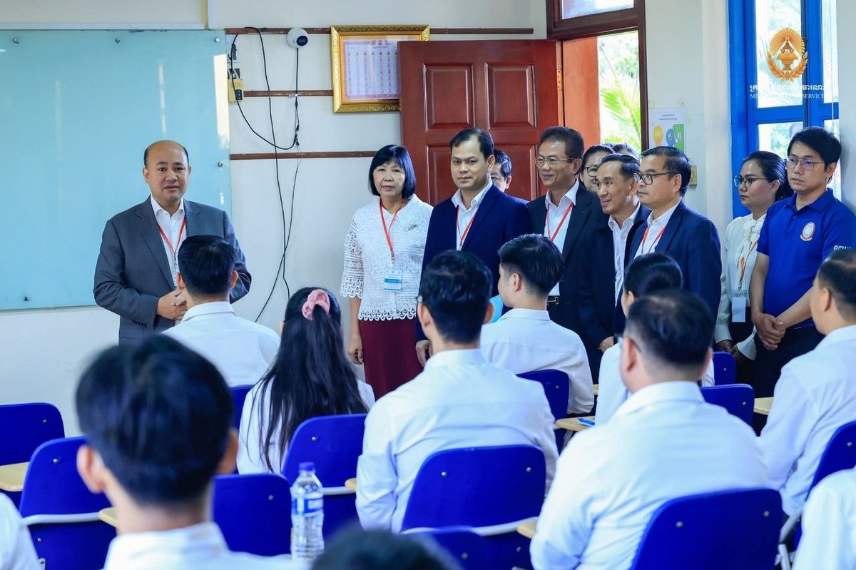 洪玛尼视察外交部公务员面试 69名候选人角逐岗位