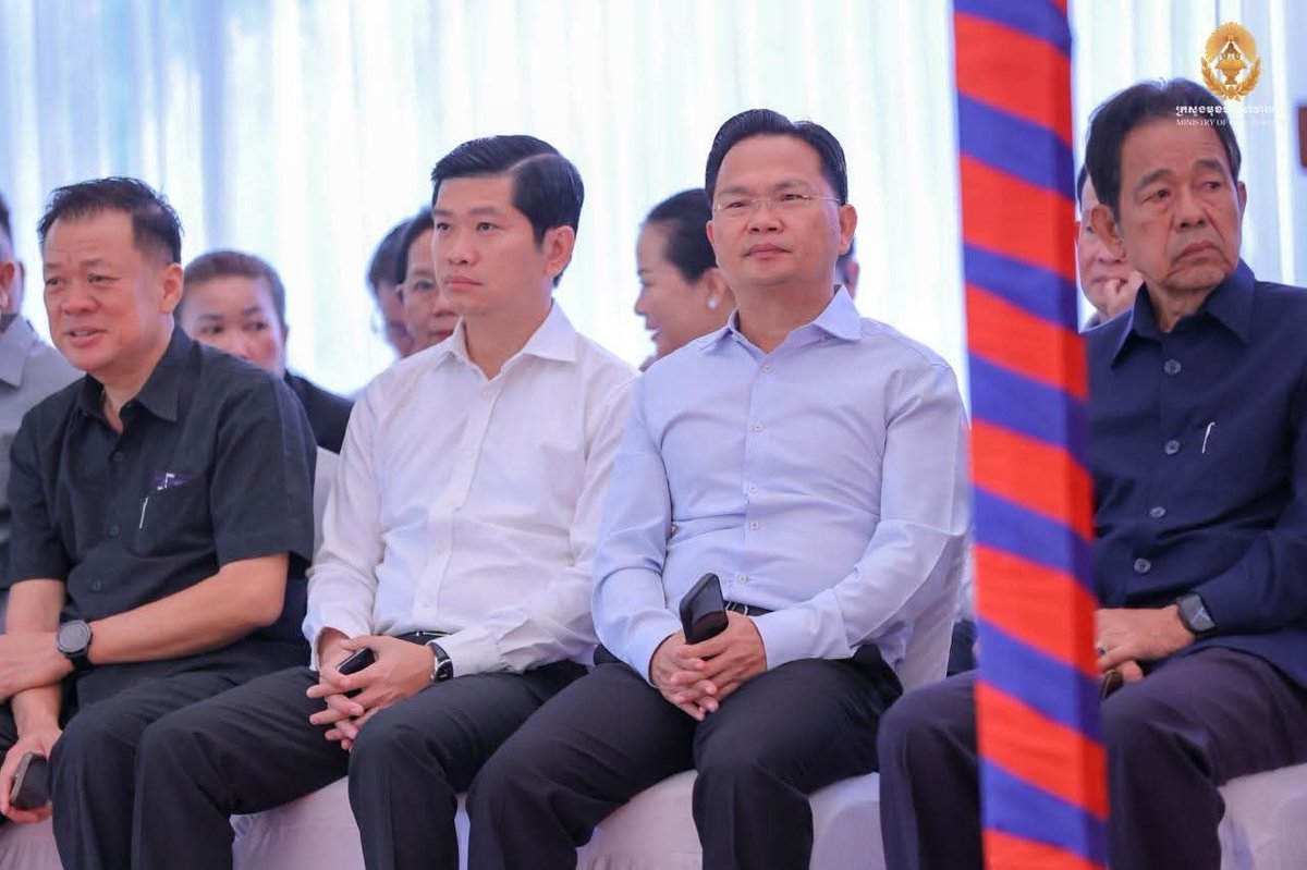洪玛尼出席实居省巴塞县两座图书馆落成仪式