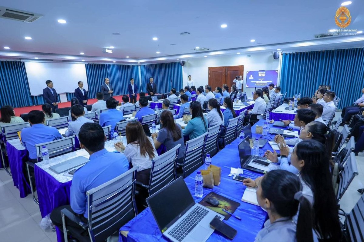 洪玛尼突击视察公务部基层培训 强调行政数字化转型